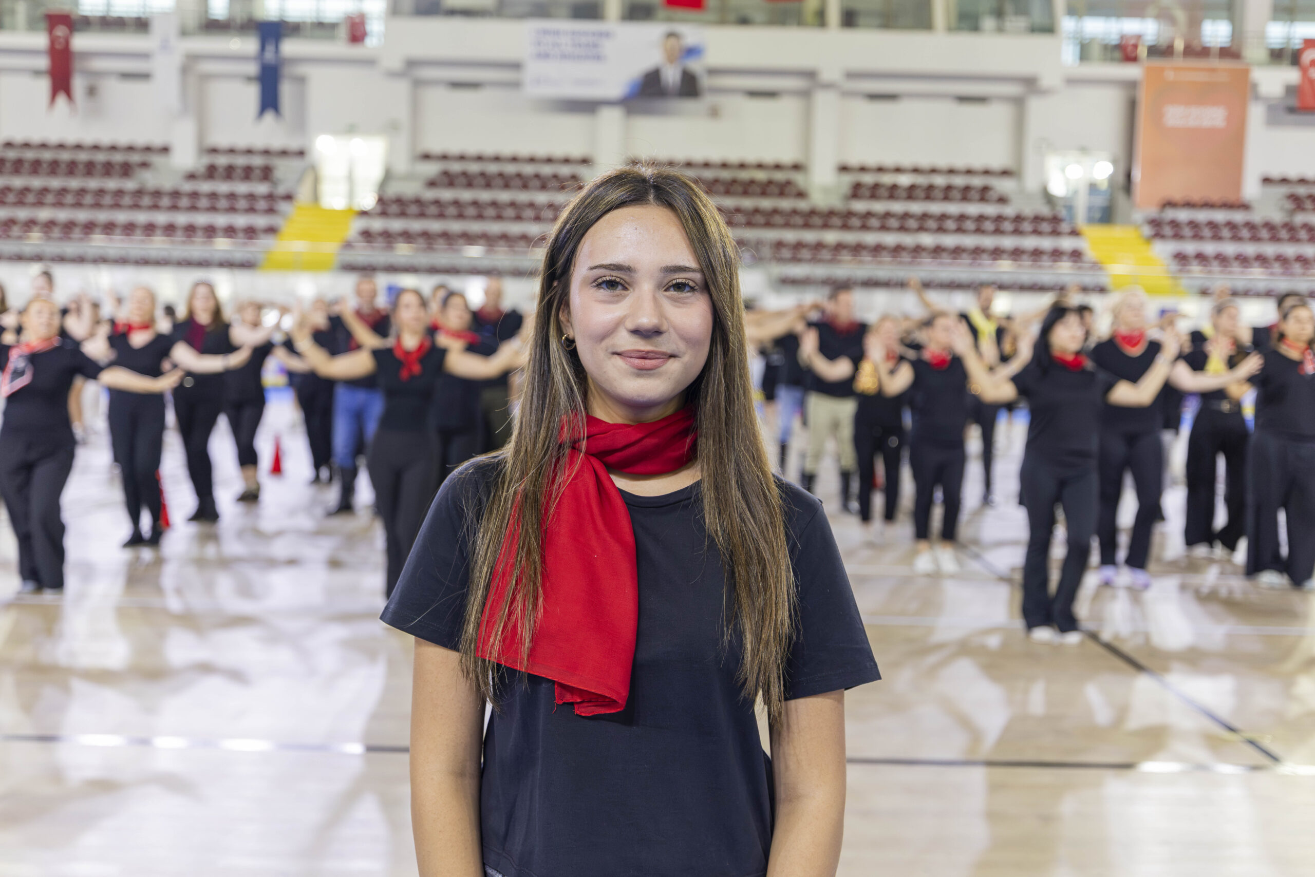 “İzmir'de zeybek bilmeyen kalmasın” çağrısı 500 kişilik topluluğa dönüştü