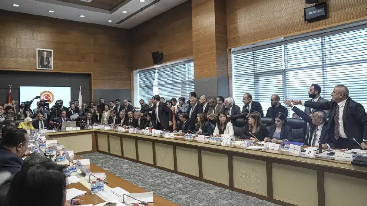 Meclis’te 18 saatlik maraton: 'Terörsüz Türkiye' Çerçeve Yasa teklifi komisyondan geçti