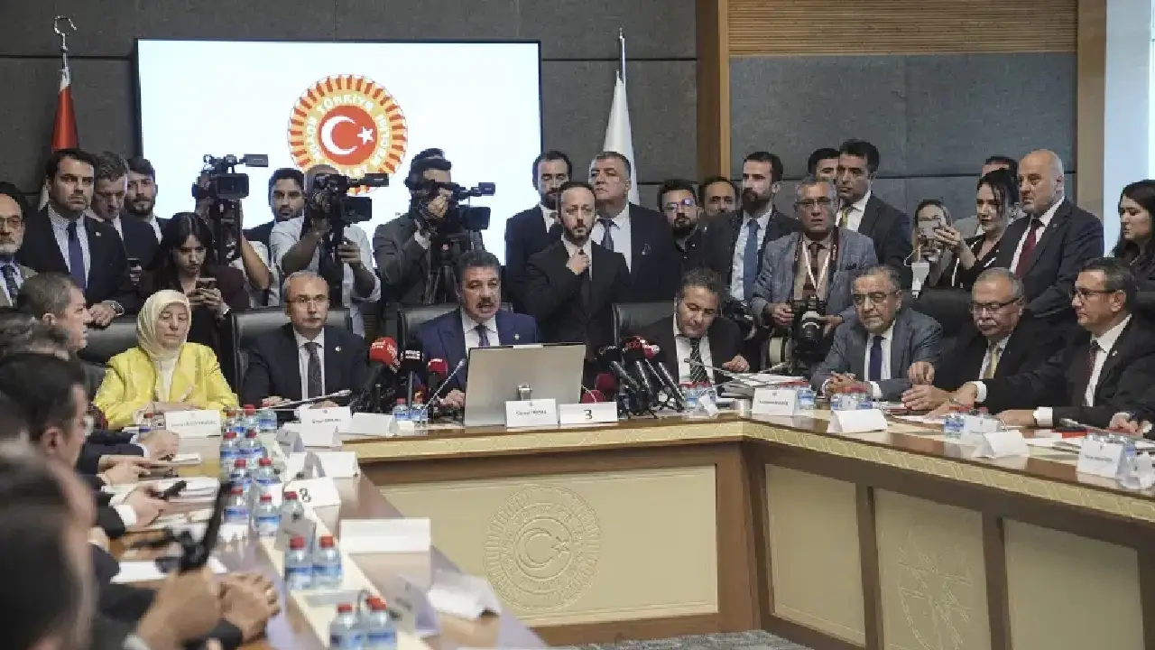 Meclis’te 18 saatlik maraton: 'Terörsüz Türkiye' Çerçeve Yasa teklifi komisyondan geçti