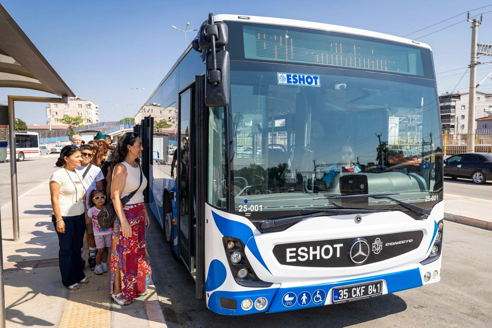 Halk istedi, ESHOT düzenledi: Torbalı’dan denize ulaşmak artık daha kolay 1 Halk istedi, ESHOT düzenledi: Torbalı’dan denize ulaşmak artık daha kolay
