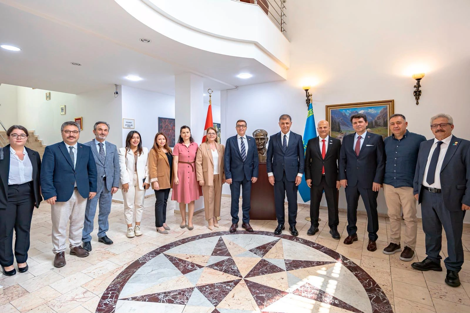 İzmir heyeti ilk direkt uçuşla Kazakistan’a gitti: Başkan Tugay, Kazakistan’da İzmir için yeni iş birliklerinin kapısını araladı