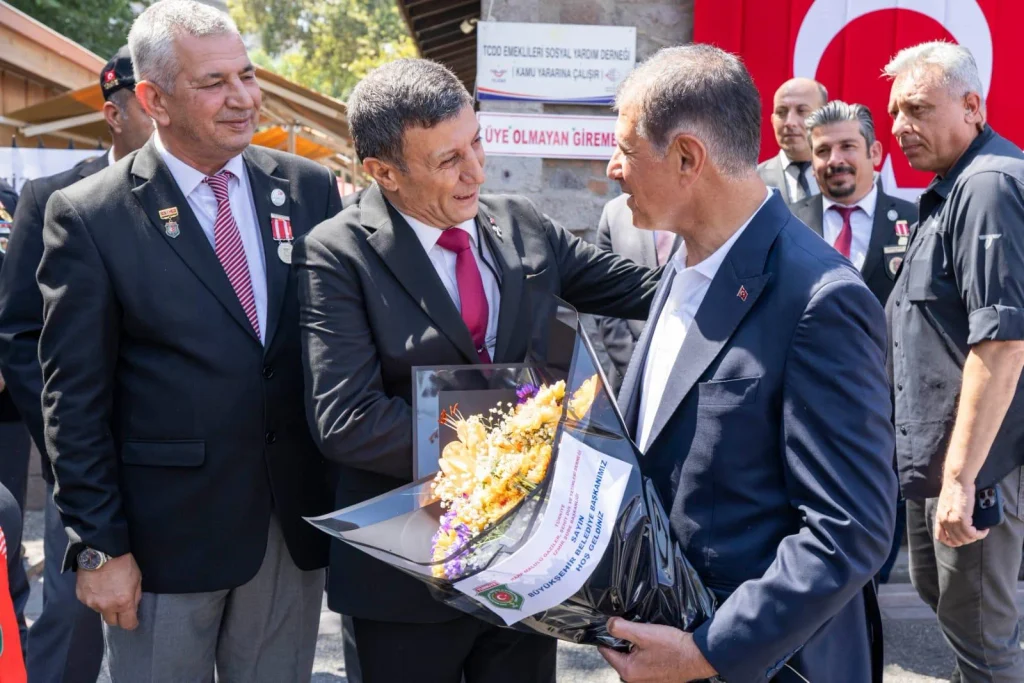 Başkan Tugay, şehit aileleri ve gazilerle buluştu: “Şehit ailelerimiz ve gazilerimiz baş tacımız”