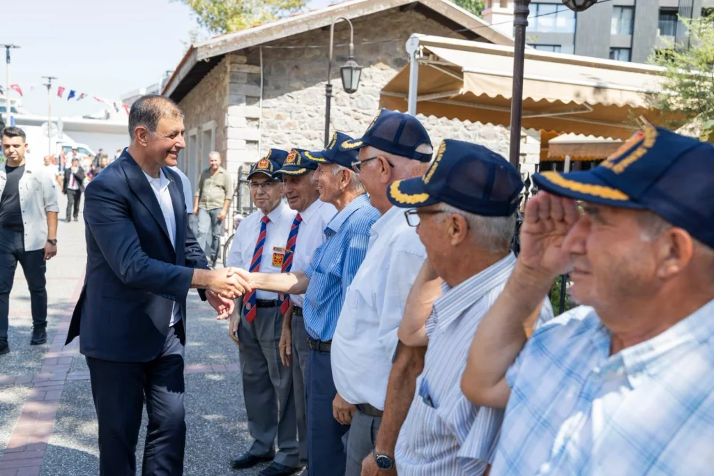 Başkan Tugay, şehit aileleri ve gazilerle buluştu: “Şehit ailelerimiz ve gazilerimiz baş tacımız”