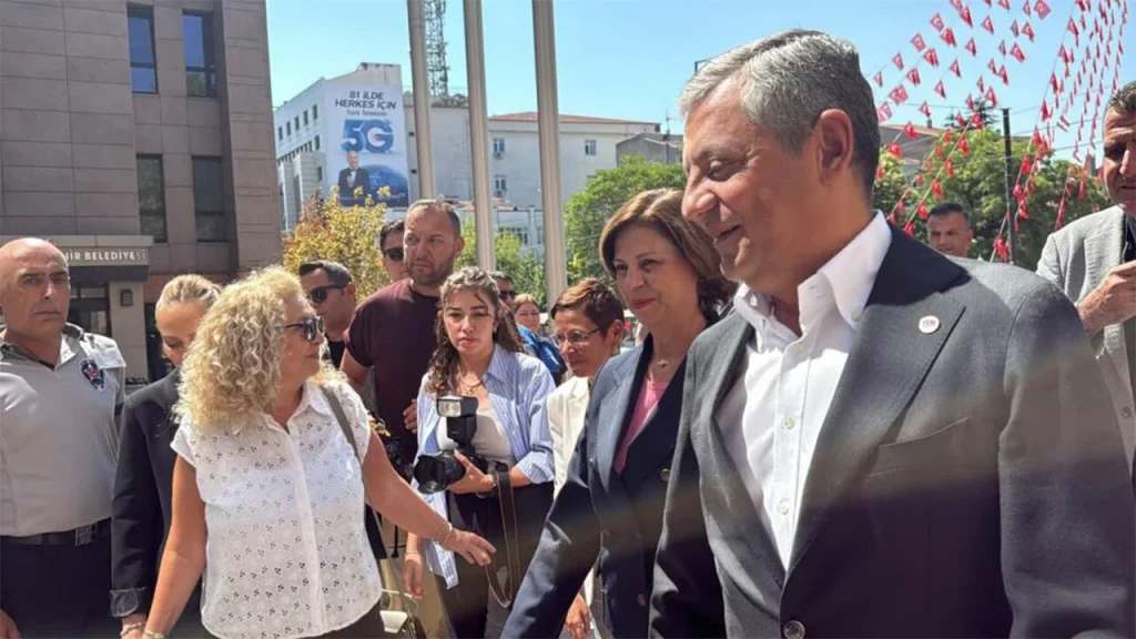 Ayşe Ünlüce CHP'den istifa etti; YENİ Parti'ye katıldı