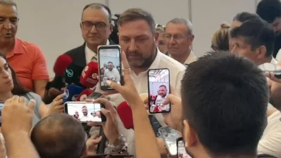 İzmir Büyükşehir Belediye Meclisi’nin kritik komisyon seçimleri öncesinde salona gelen