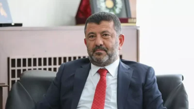 İzmir Büyükşehir Belediyesi'ne yönelik yürütülen adli soruşturma kapsamında sabah saatlerinde
