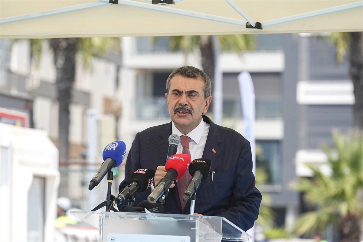 Hamza Dağ’dan Özgür Özel’e Karşıyaka İskelesi yanıtı: "TÜGVA binlerce genciyle size selam söylüyor" 2 Hamza Dağ’dan Özgür Özel’e Karşıyaka İskelesi yanıtı: "TÜGVA binlerce genciyle size selam söylüyor"