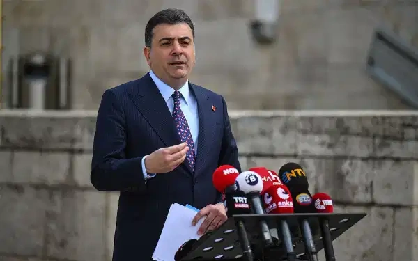 TBMM'de düzenlediği basın toplantısında partisine ilişkin güncel verileri kamuoyuyla paylaşan
