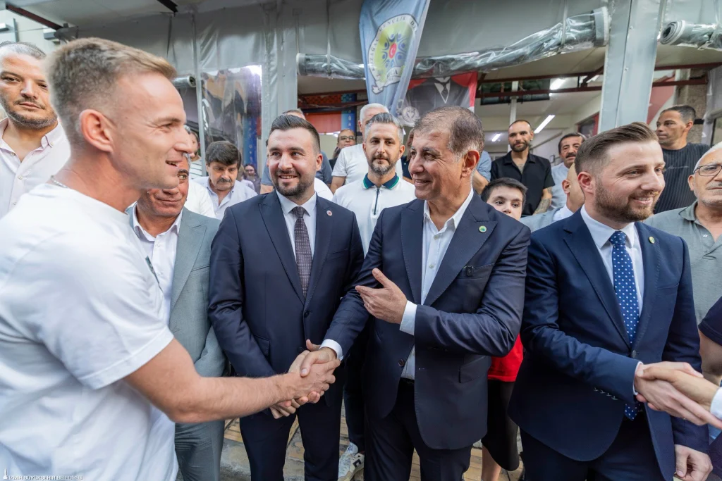 Başkan Tugay Buca'da gençlerle: Yatırım müjdelerini sıraladı