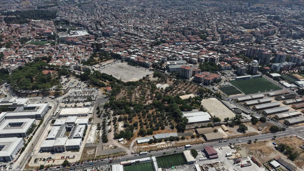 Buca’da 22 dönümlük atıl alan gençlik parkına dönüşüyor 3 Buca’da 22 dönümlük atıl alan gençlik parkına dönüşüyor