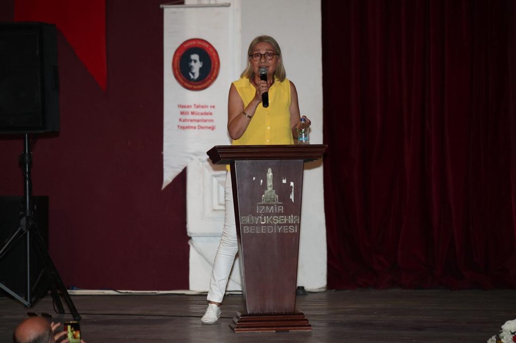 İzmir'de tarihi gece: İlk Kurşun’un ödülü emperyalizme meydan okuyan Iraklı Gazeteci Muntazar El-Zeydi’ye verildi