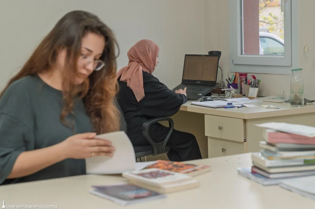 İzmir, gençlere kucak açıyor: Aylık ücret bu yıl da 2 bin TL