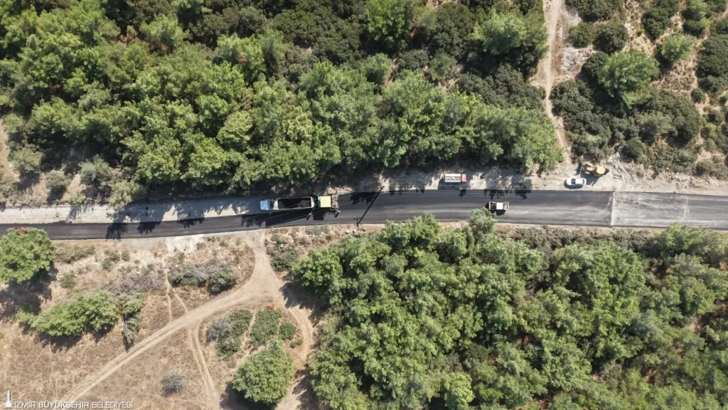 Aliağa ve Seferihisar’da yollar yenileniyor