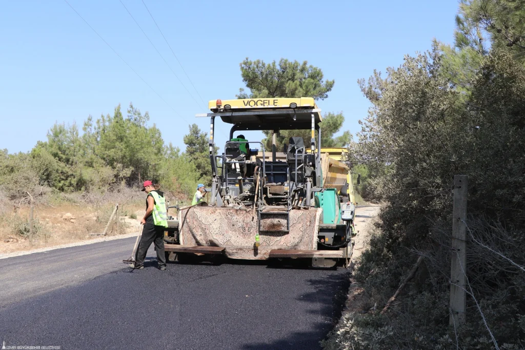Aliağa ve Seferihisar’da yollar yenileniyor