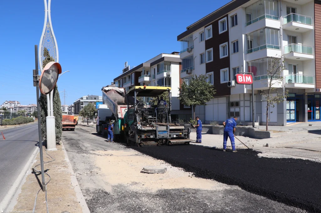 Aliağa ve Seferihisar’da yollar yenileniyor