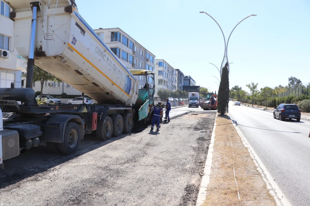 Aliağa ve Seferihisar’da yollar yenileniyor