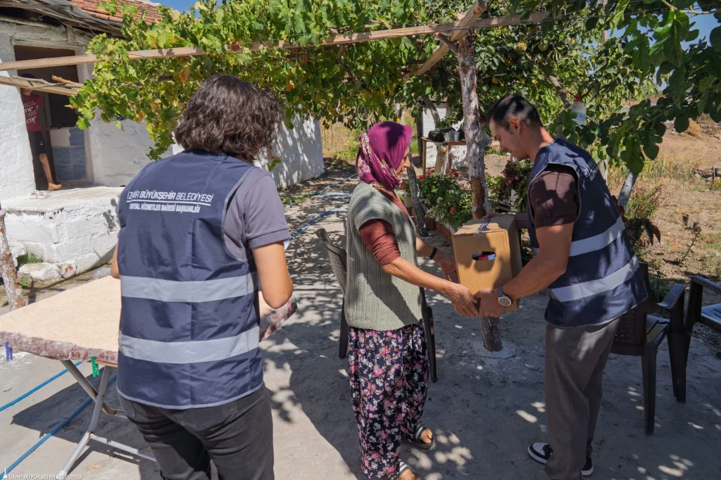 İzmir’de sosyal destek için çalınmadık kapı kalmayacak