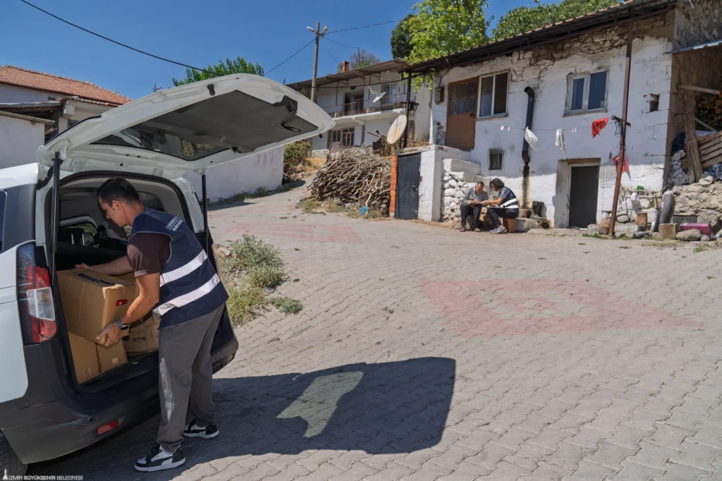 İzmir’de sosyal destek için çalınmadık kapı kalmayacak