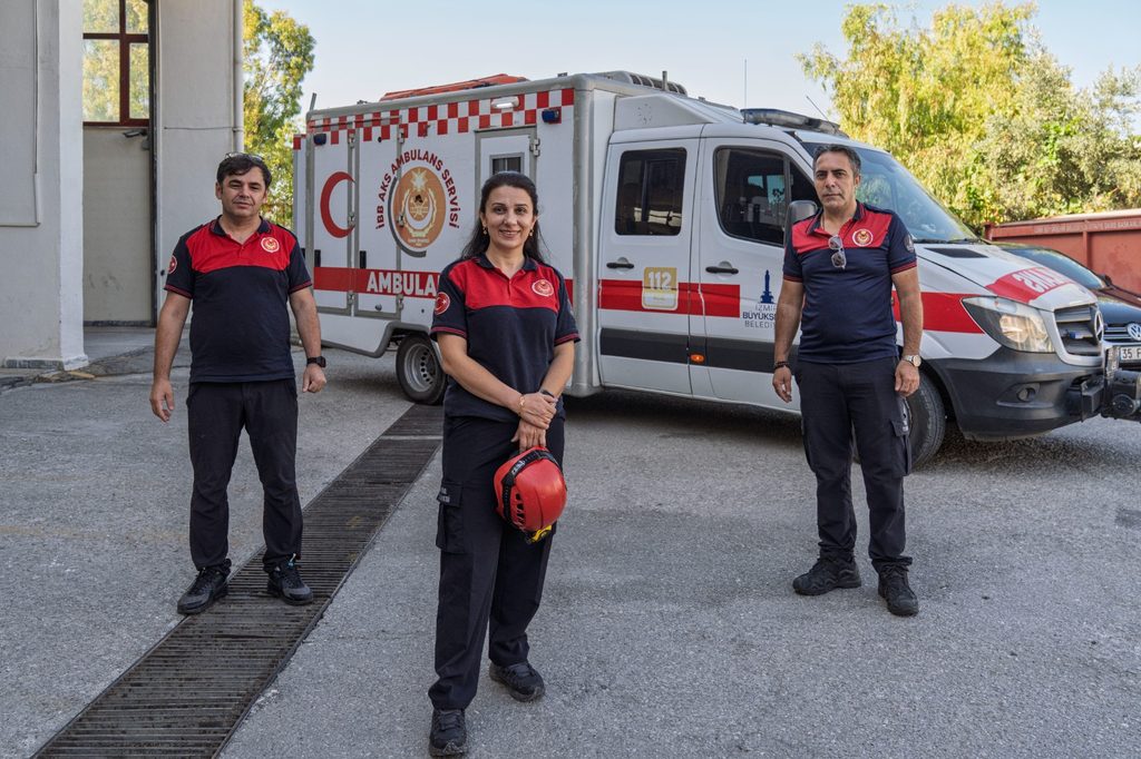 İzmir İtfaiyesi bu kez yangına değil erken doğuma koştu