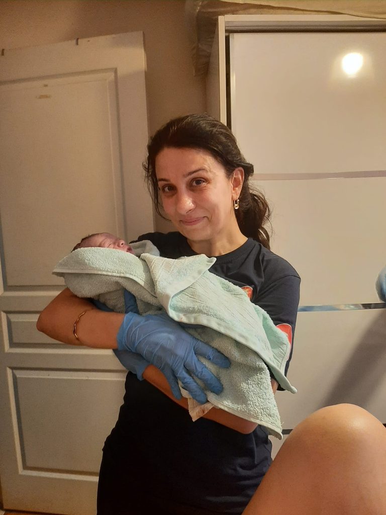İzmir İtfaiyesi bu kez yangına değil erken doğuma koştu