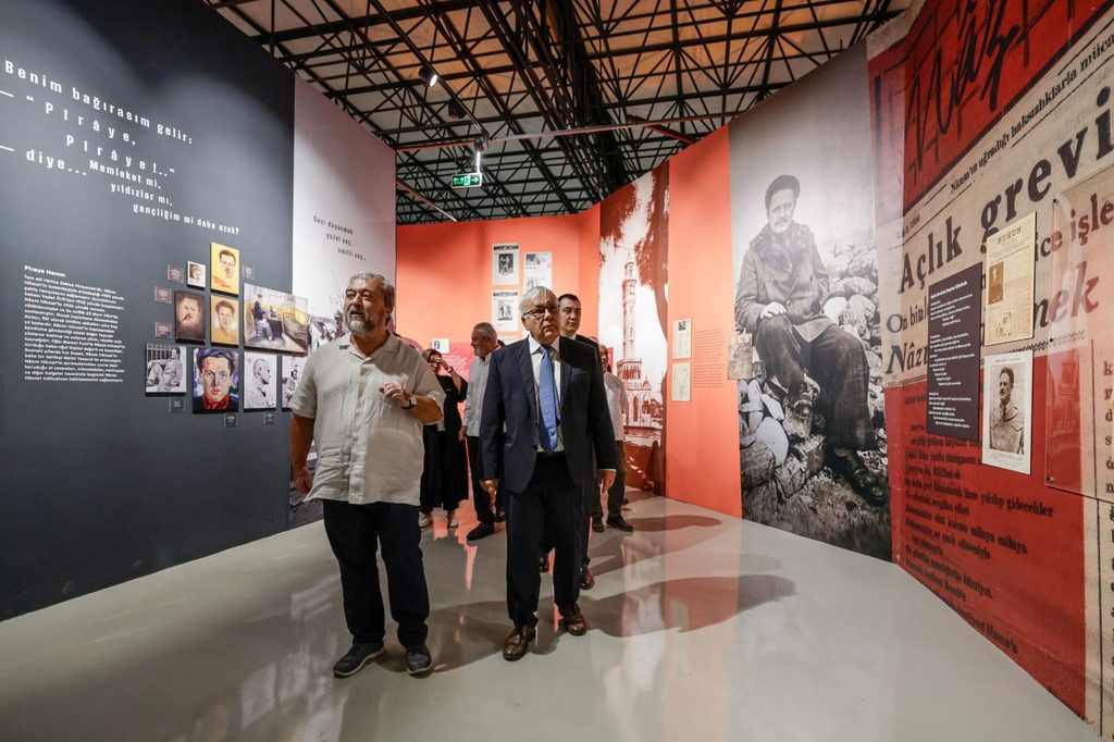 Rus Büyükelçi Nazım Hikmet-Romantika sergisinde