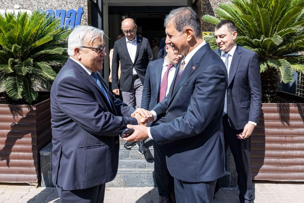 Rus Büyükelçi Nazım Hikmet-Romantika sergisinde
