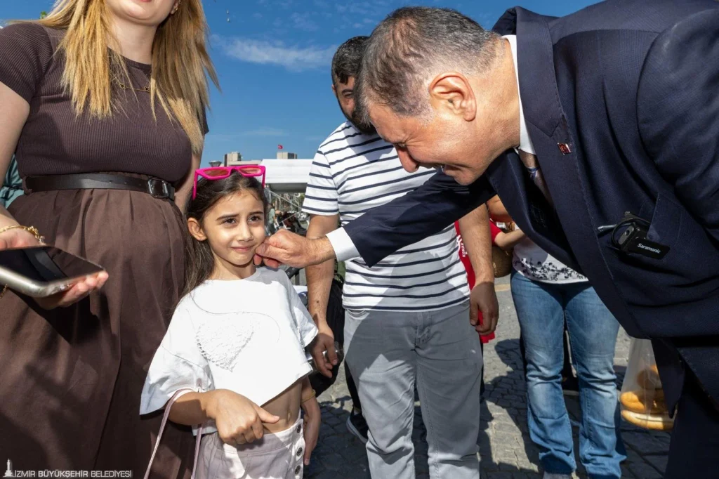 Esnafın bayramı Konak Meydanı'nda coşkuyla kutlandı