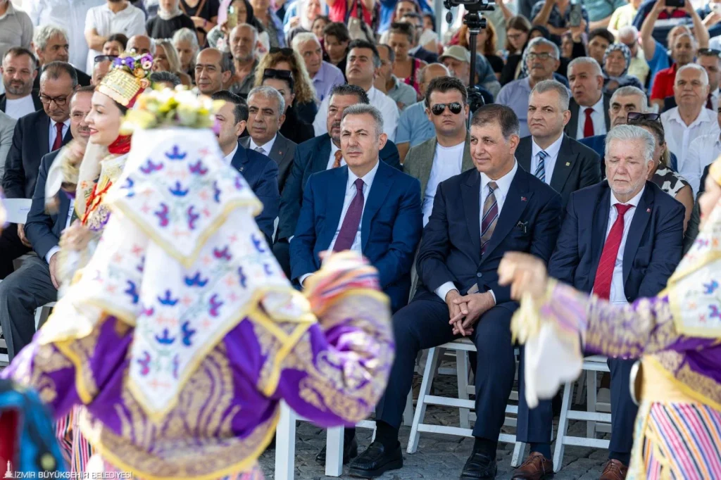 Esnafın bayramı Konak Meydanı'nda coşkuyla kutlandı
