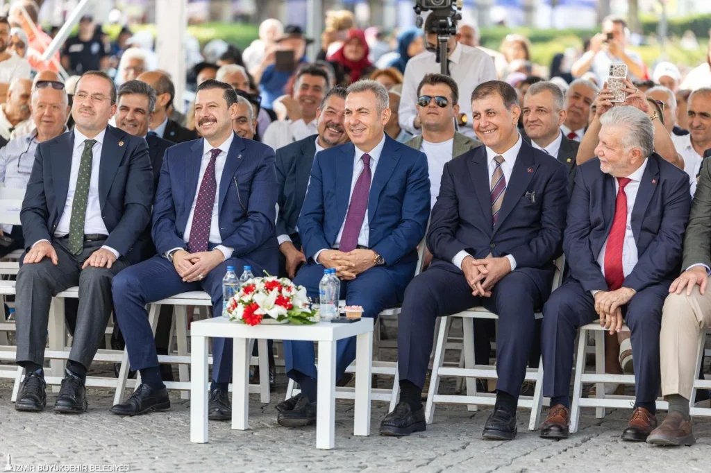 Esnafın bayramı Konak Meydanı'nda coşkuyla kutlandı
