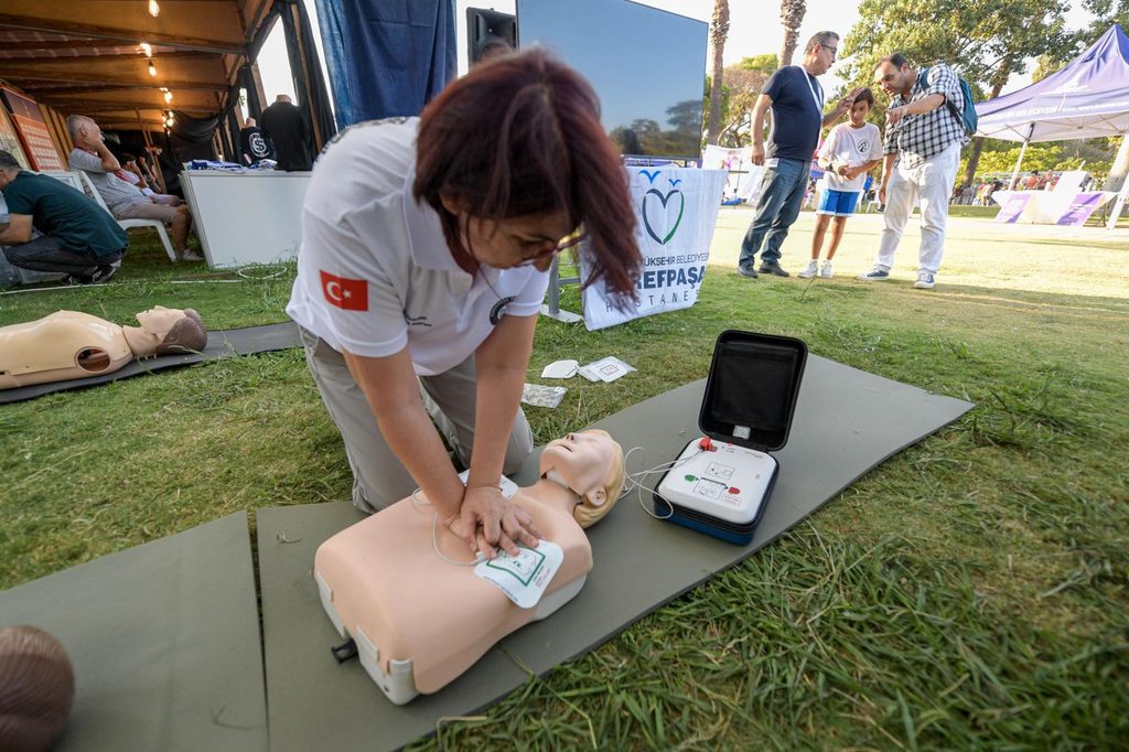 İzmir'de 50 noktaya kalp krizlerinde kullanılan şok cihazı