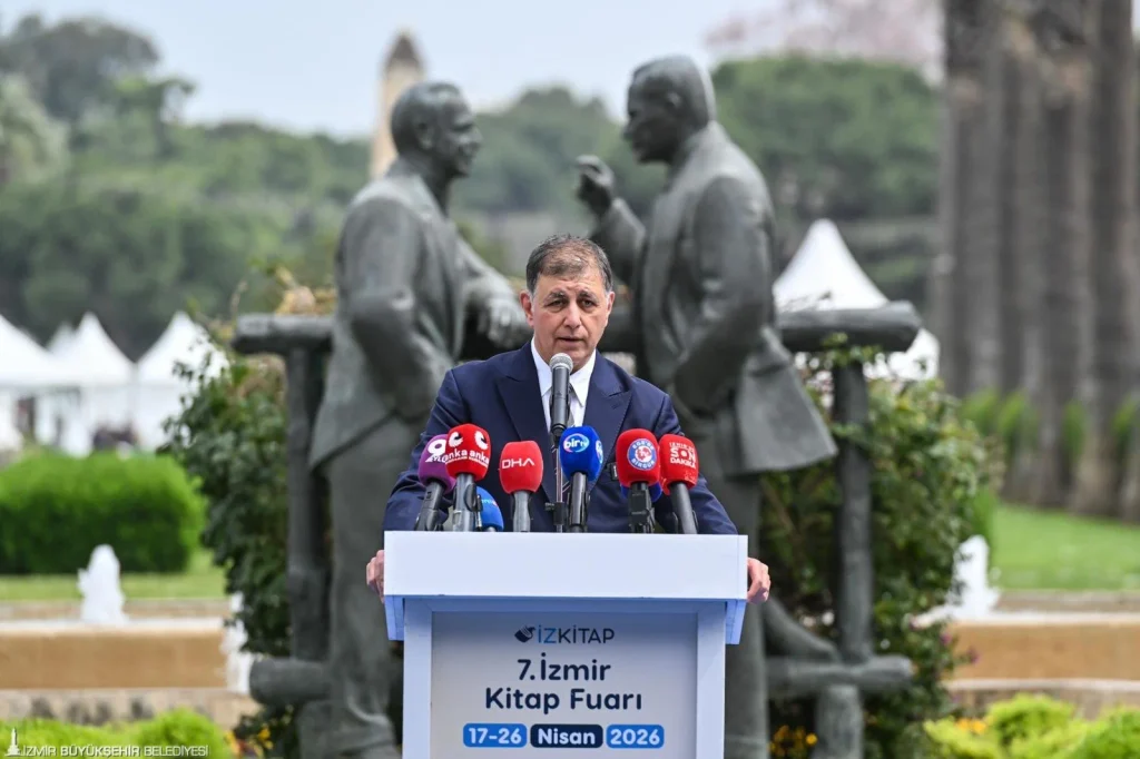 İzmir Kitap Fuarı 8'inci kez kapılarını açıyor 4 İzmir Kitap Fuarı 8'inci kez kapılarını açıyor