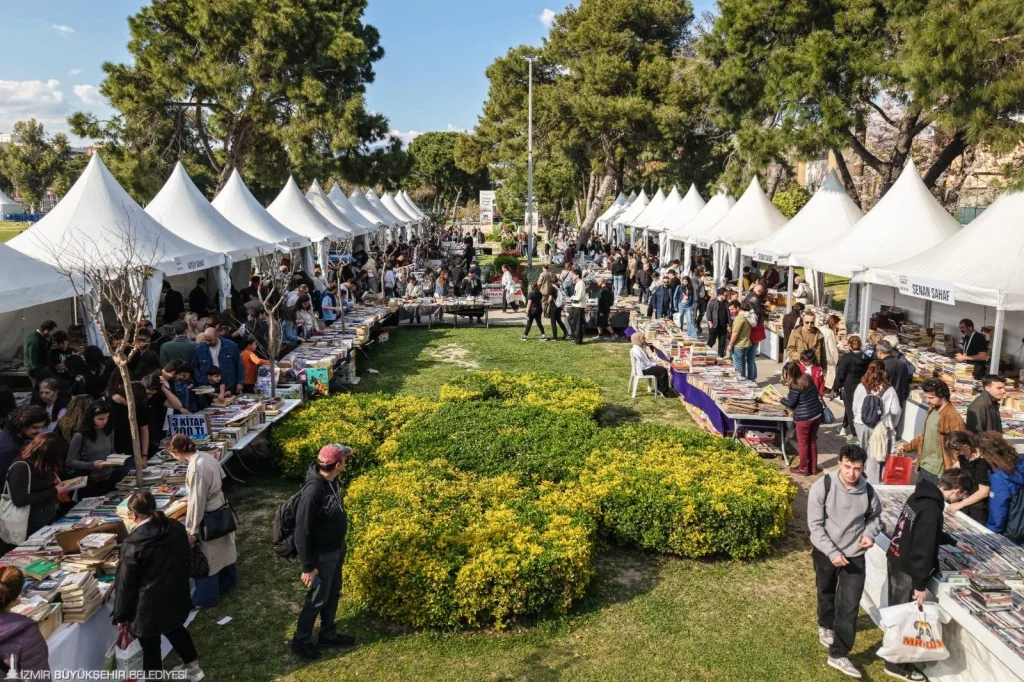 İzmir Kitap Fuarı 8'inci kez kapılarını açıyor 6 İzmir Kitap Fuarı 8'inci kez kapılarını açıyor