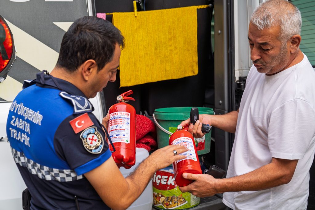 İzmir'de okul servislerine sıkı denetim 5 İzmir'de okul servislerine sıkı denetim