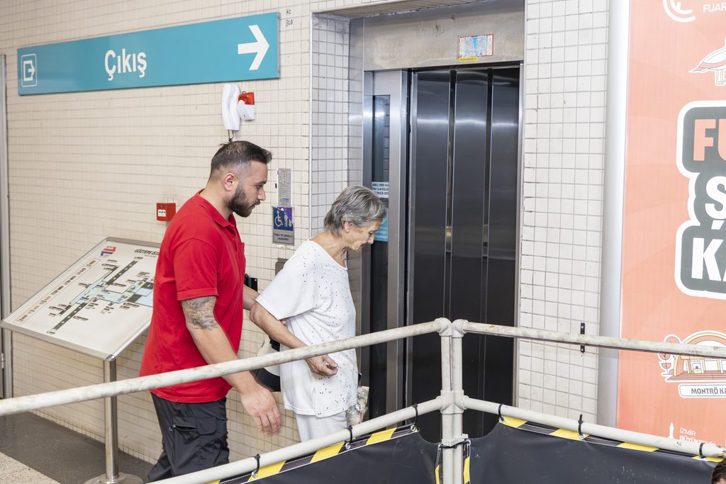 İzmir Metro'da merdiven ve asansörler mercek altında! 7 İzmir Metro'da merdiven ve asansörler mercek altında!