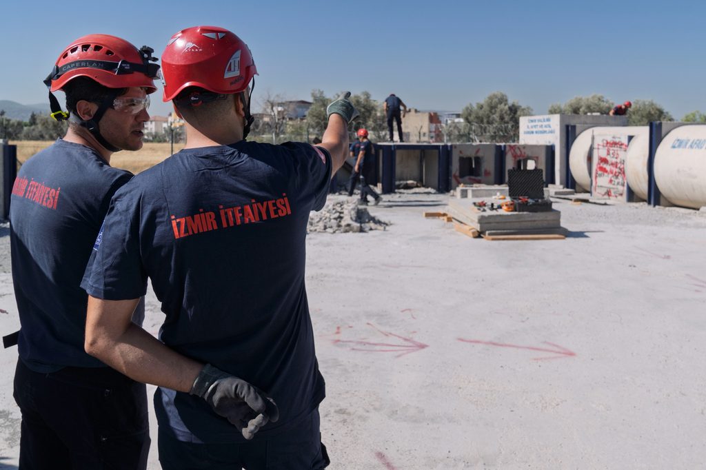 İzmir İtfaiyesi ağır arama kurtarmada güçleniyor: 72 saatlik özel eğitime girdiler 6 İzmir İtfaiyesi ağır arama kurtarmada güçleniyor: 72 saatlik özel eğitime girdiler
