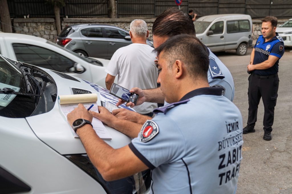 İzmir'de okul servislerine sıkı denetim 8 İzmir'de okul servislerine sıkı denetim