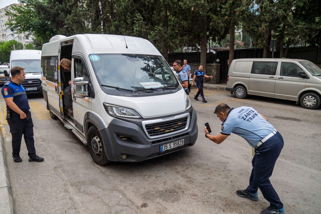 İzmir'de okul servislerine sıkı denetim 3 İzmir'de okul servislerine sıkı denetim