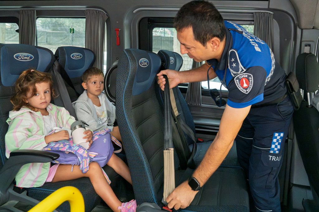 İzmir'de okul servislerine sıkı denetim 4 İzmir'de okul servislerine sıkı denetim