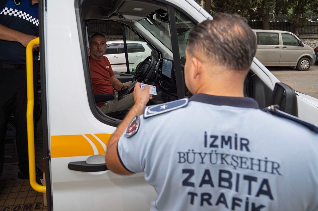 İzmir'de okul servislerine sıkı denetim 1 İzmir'de okul servislerine sıkı denetim