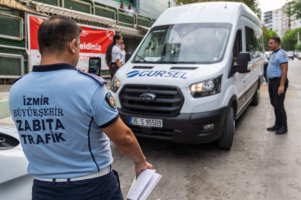 İzmir'de okul servislerine sıkı denetim 7 İzmir'de okul servislerine sıkı denetim