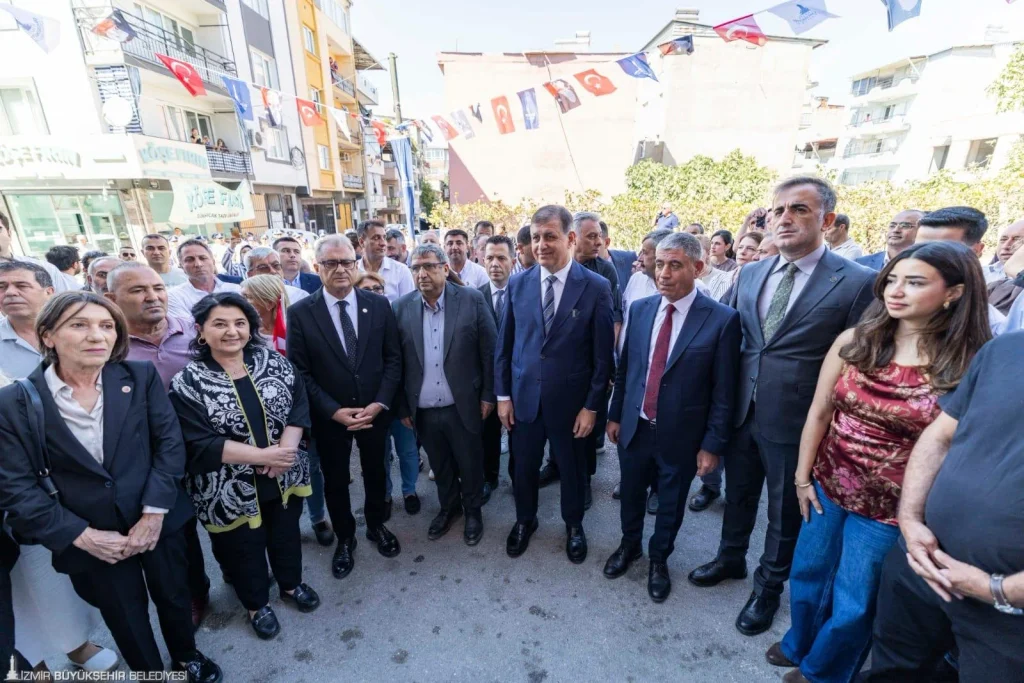 İZMAR 25’inci şubesini Buca Gediz’de açtı 6 İZMAR 25’inci şubesini Buca Gediz’de açtı