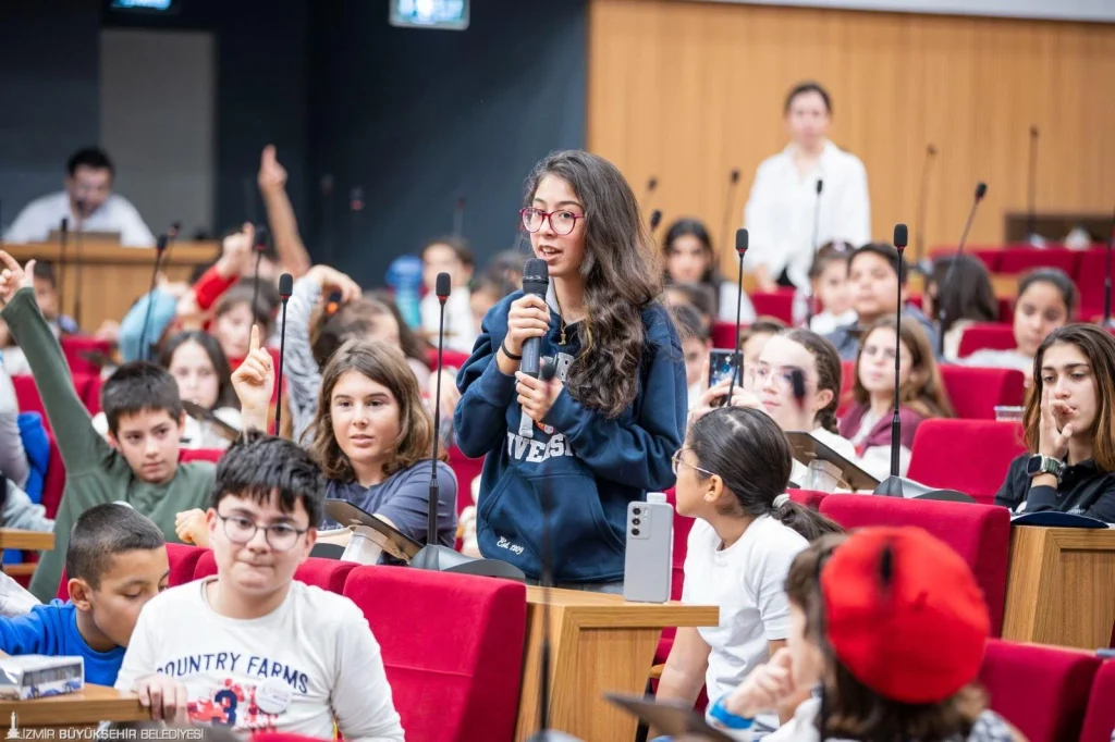İzmir'in geleceğinde söz sırası çocuklarda 4 İzmir'in geleceğinde söz sırası çocuklarda