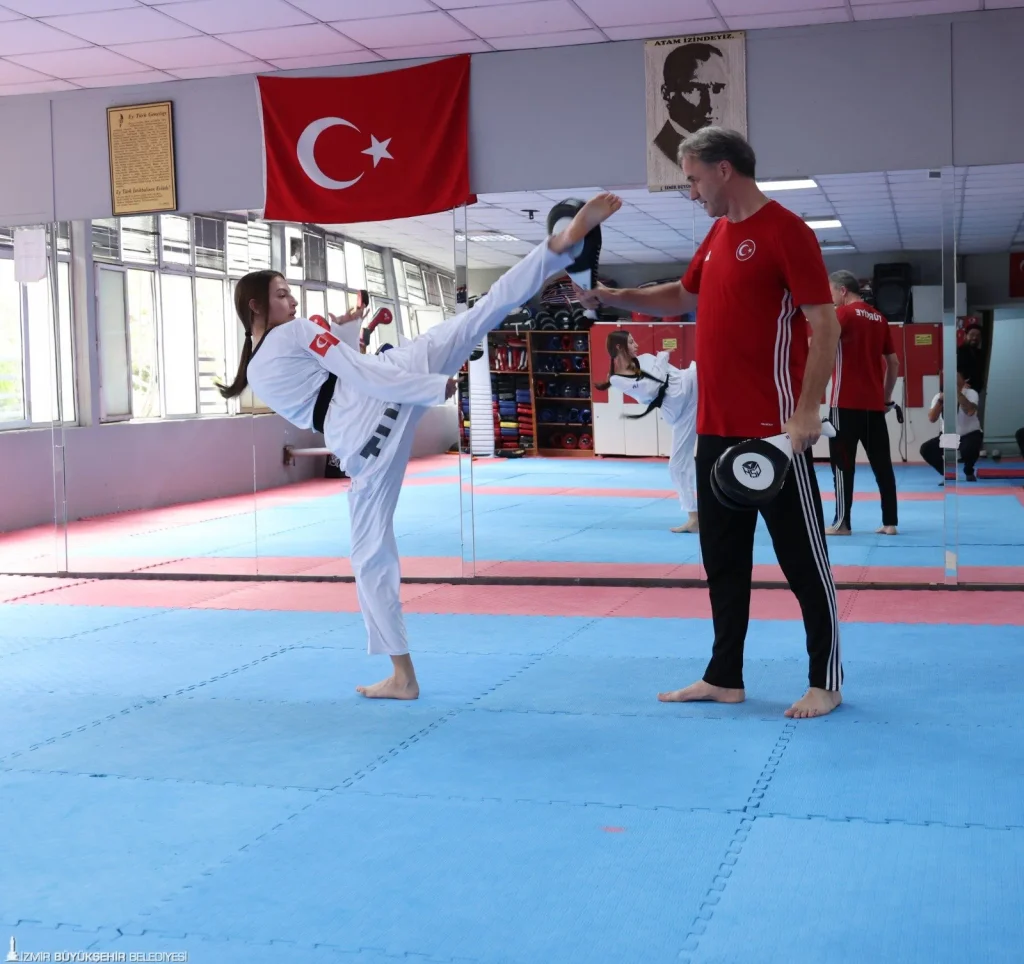 İzmir'in "Altın Kardeşler"inden Sırbistan'da çifte zafer