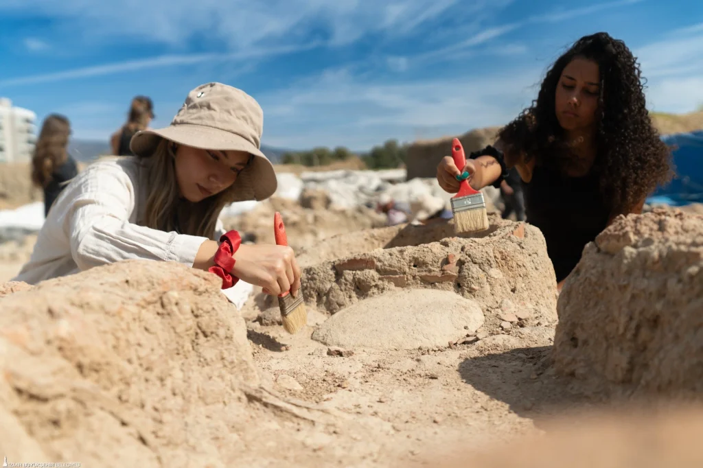 Yeşilova Höyüğü kazılarında büyüleyen keşifler: Ege Kültürü 8 bin 500 yıldır benzer 10 Yeşilova Höyüğü kazılarında büyüleyen keşifler: Ege Kültürü 8 bin 500 yıldır benzer