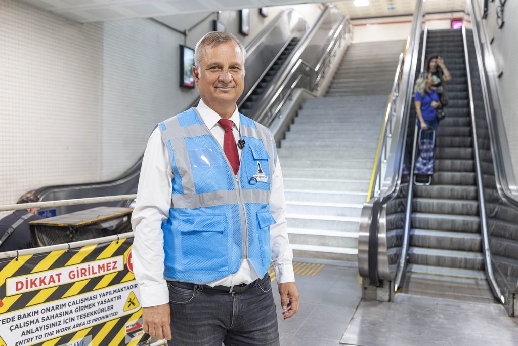 İzmir Metro'da merdiven ve asansörler mercek altında! 4 İzmir Metro'da merdiven ve asansörler mercek altında!