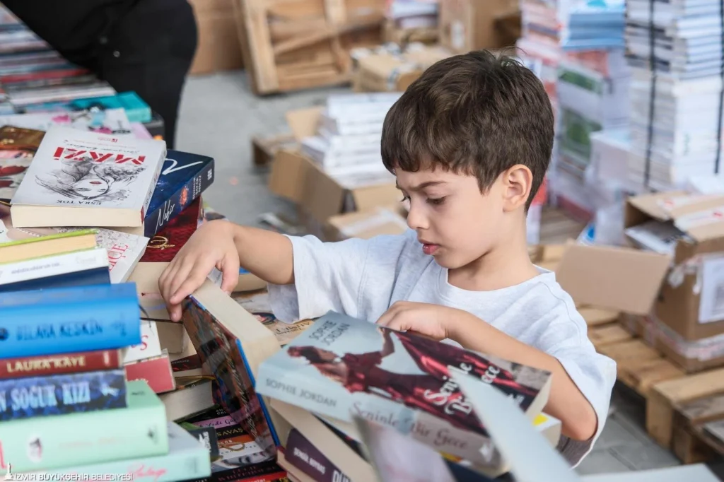 İZKİTAP'a ilk günden rekor ilgi 6 İZKİTAP'a ilk günden rekor ilgi