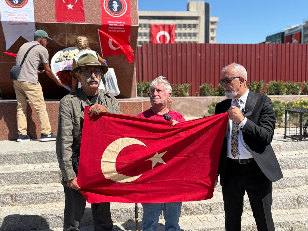 İlk Kurşun Anıtı'nda 104 yıllık tarihi miras: Türk analarının el emeği Bayrak 9 Eylül’de ortaya çıktı