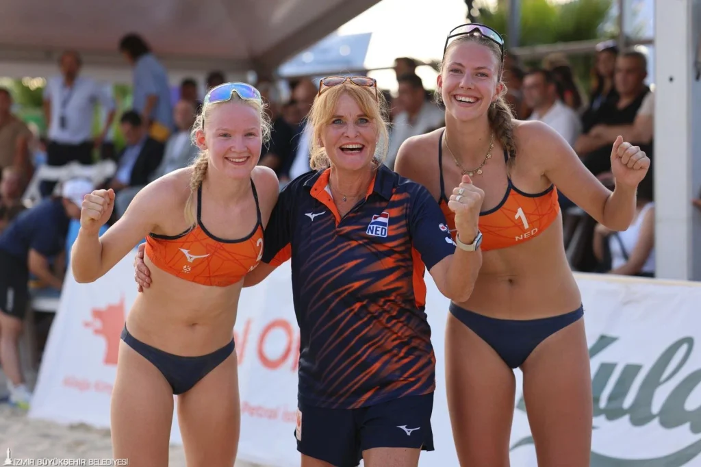 Foça'da 4 gün süren voleybol fırtınası sona erdi