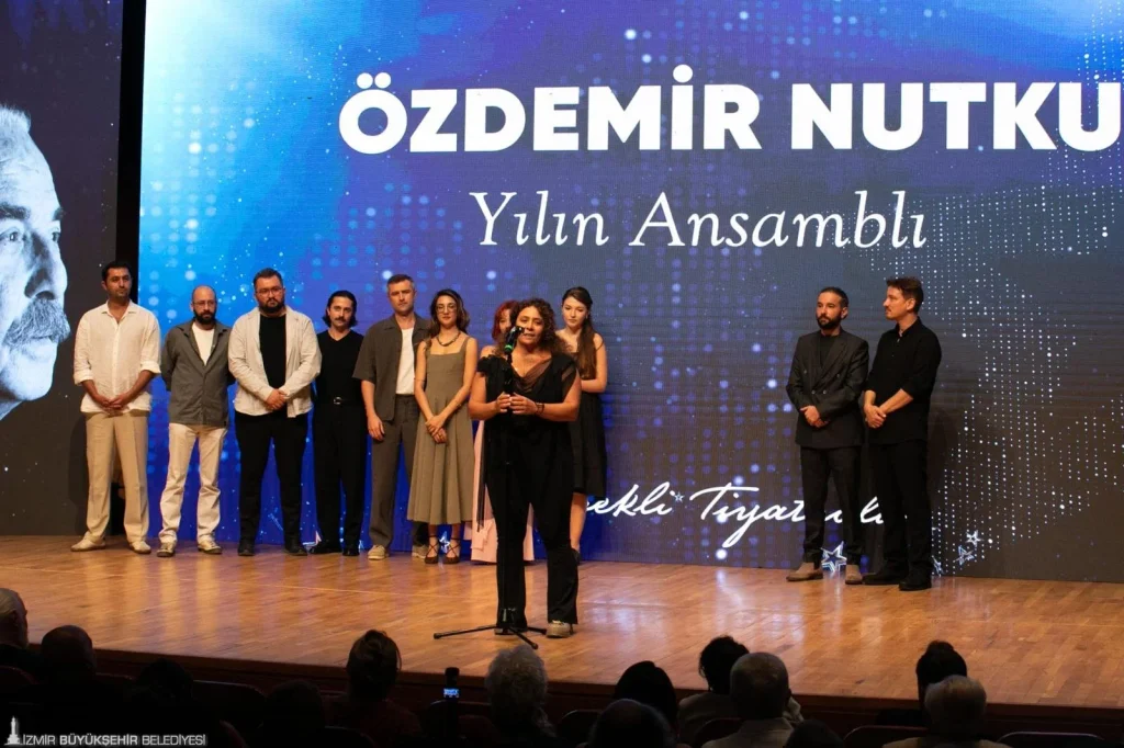 İzBBŞT, Özdemir Nutku Tiyatro Ödülleri’nden 4 ödülle döndü