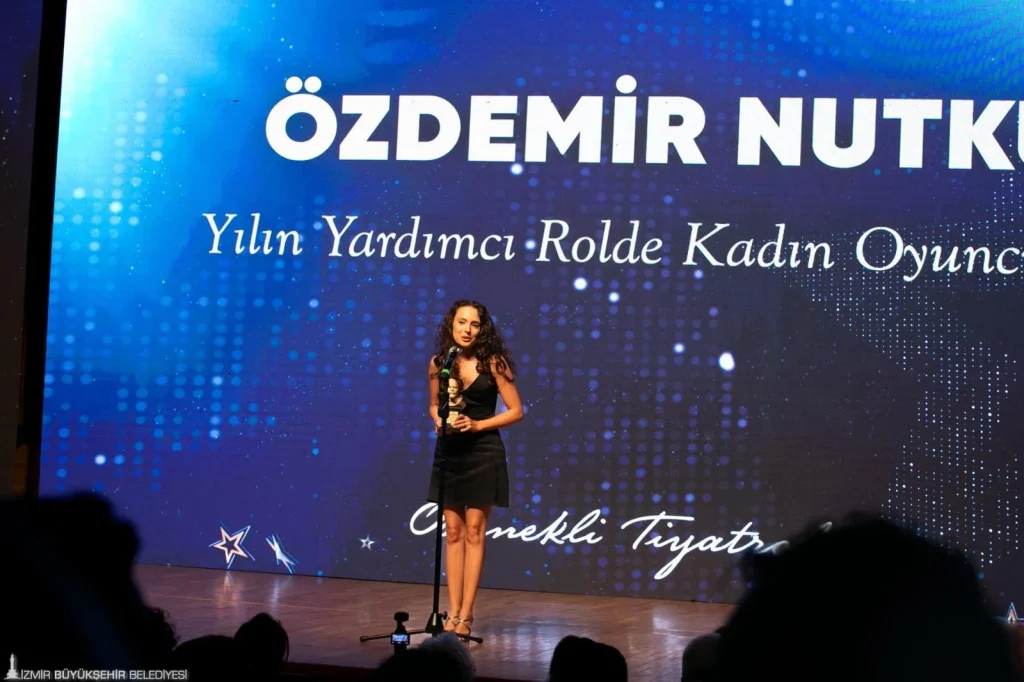 İzBBŞT, Özdemir Nutku Tiyatro Ödülleri’nden 4 ödülle döndü